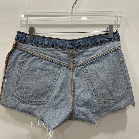 Levi’s 501 Button-Fly Distressed Raw-Hem Denim Shorts Light Wash 29w Festival - Picture 11 of 12